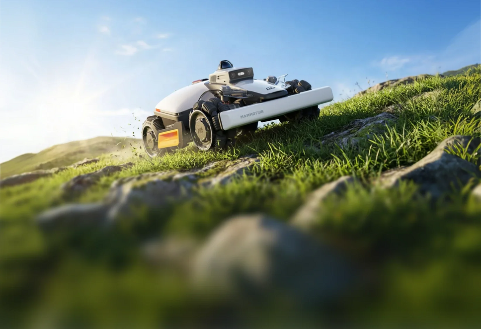 Quel robot tondeuse choisir pour un terrain difficile ?