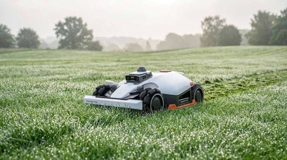 Robot tondeuse sur pelouse humide ou mal drainée : guide d’achat, anti-patinage et entretien