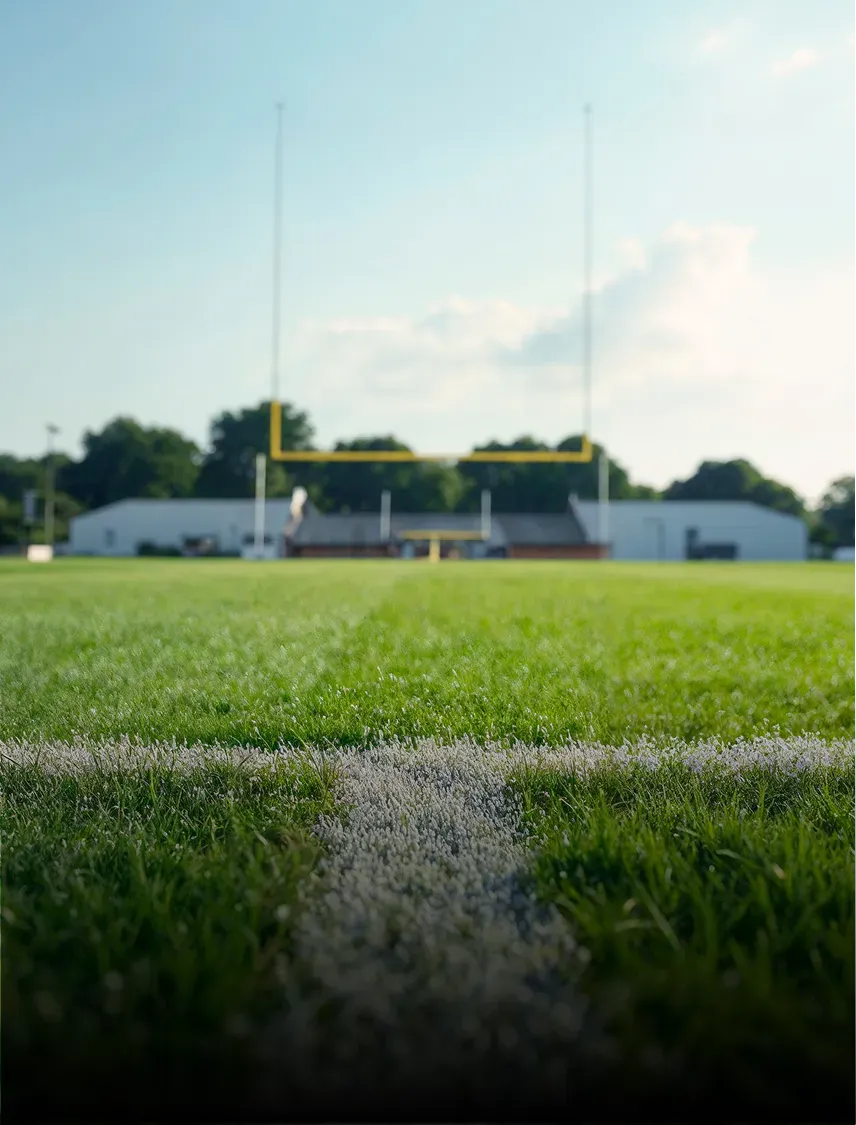 Terrain de sport sous les projecteurs d’un stade